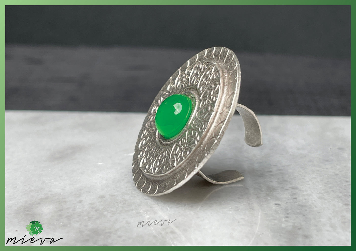 Ethereal Leaf Motif Ring - Emerald Green