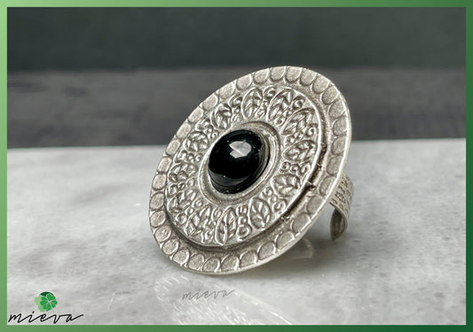 Ethereal Leaf Motif Ring - Midnight Black