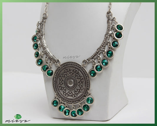 Vintage Glamour Green Gemstone Embellished Necklace