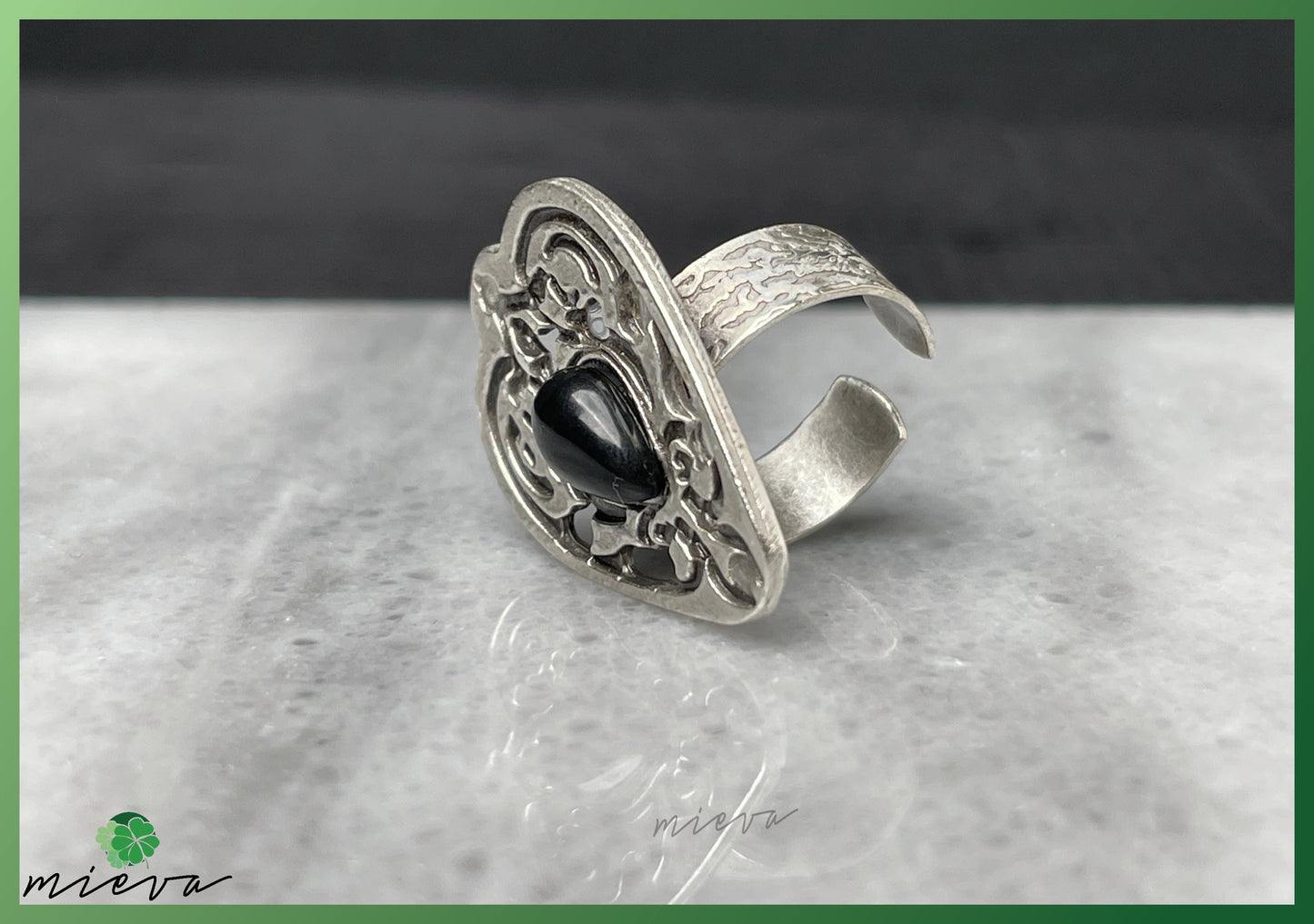 Gothic Filigree Heart Ring - Onyx Black