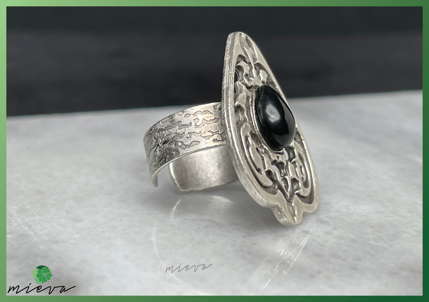 Gothic Filigree Heart Ring - Onyx Black