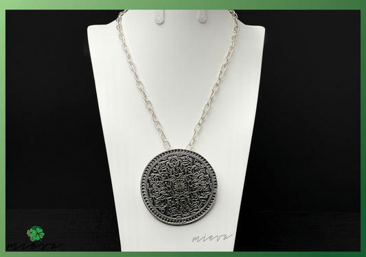 Vintage Medallion Pendant - Classic Silver