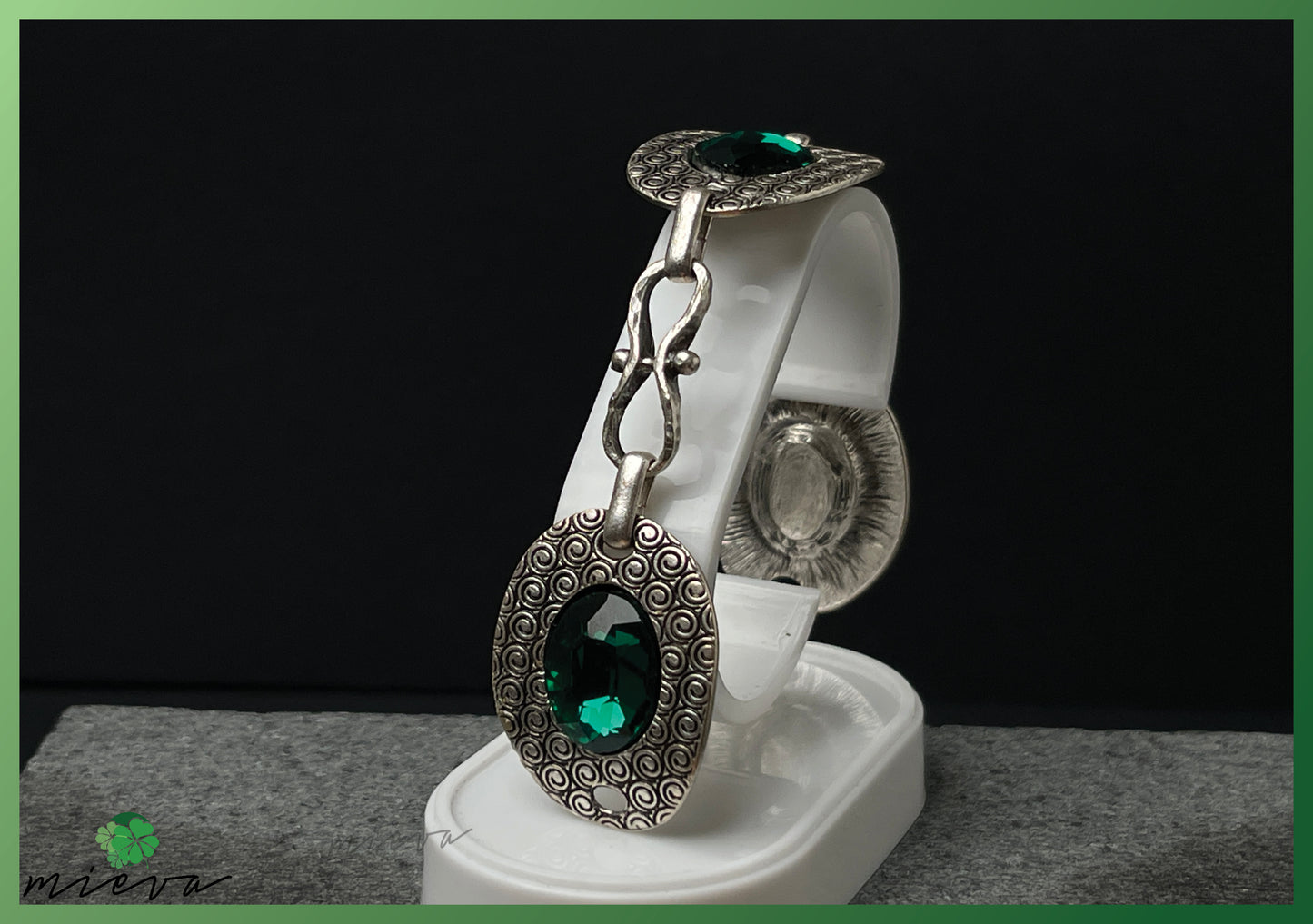 Bohemian Chic - Royal Elegance Bracelet - Emerald Dream