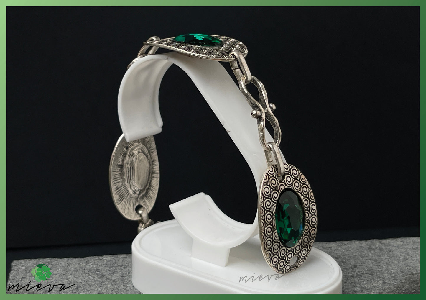 Bohemian Chic - Royal Elegance Bracelet - Emerald Dream