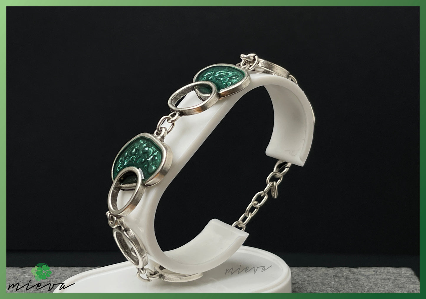 Bohemian Chic - Luminous Ovals Bracelet - Deep Emerald