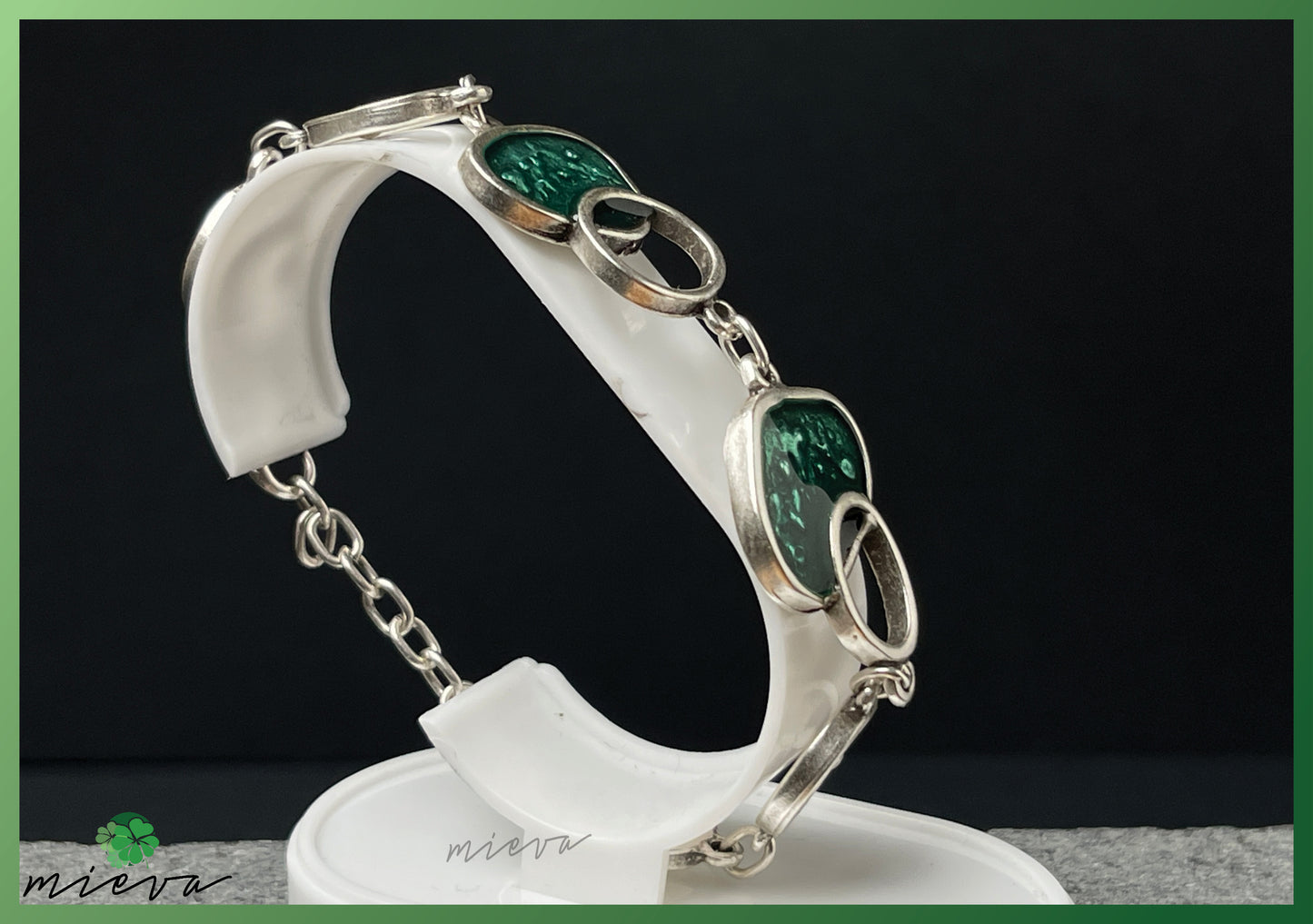 Bohemian Chic - Luminous Ovals Bracelet - Deep Emerald