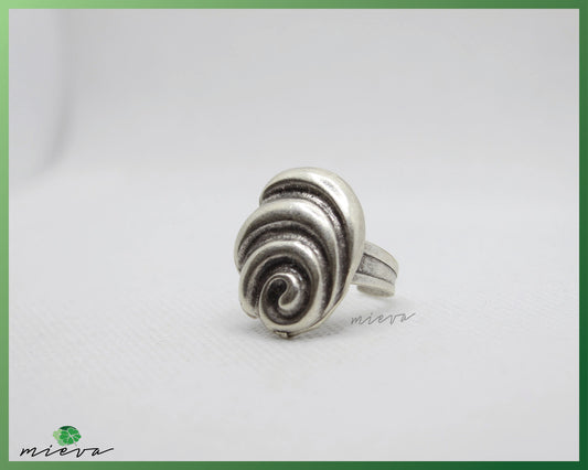 Elegant Spiral Silver Ring - Timeless Swirl Accent Piece